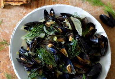 Beer and Fennel Stemmed Mussels